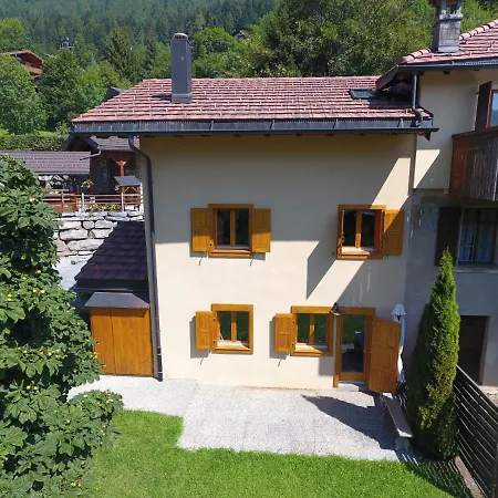 Chalet Le Chamois Vert By Interhome シャレー オヴロナ