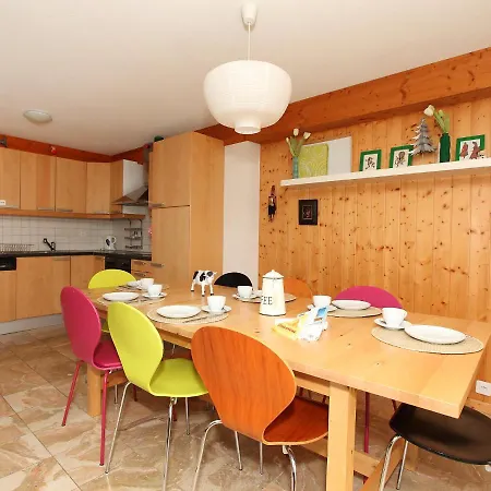 シャレー Chalet Le Chamois Vert By Interhome