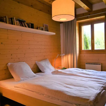 Chalet Le Chamois Vert By Interhome * オヴロナ